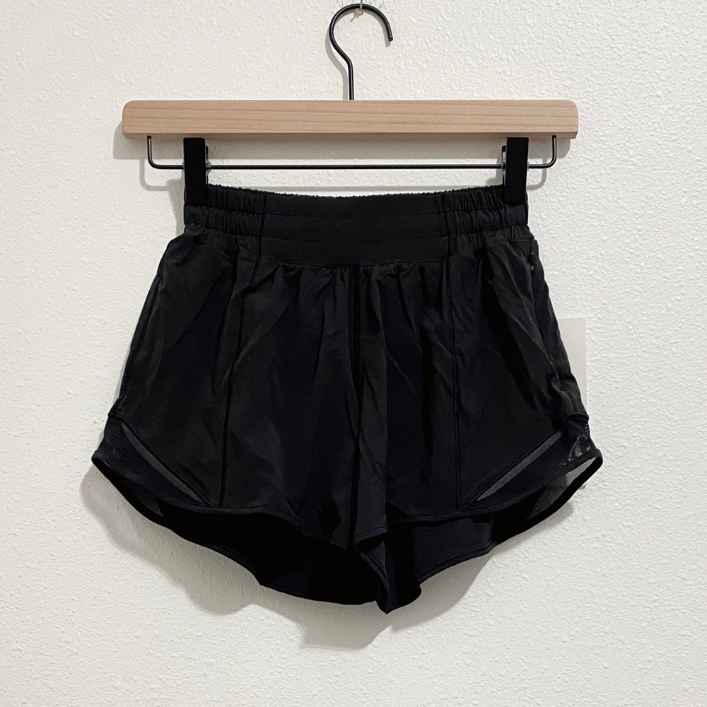 NWT Lululemon Hotty Hot LR Short 4” Lined Black